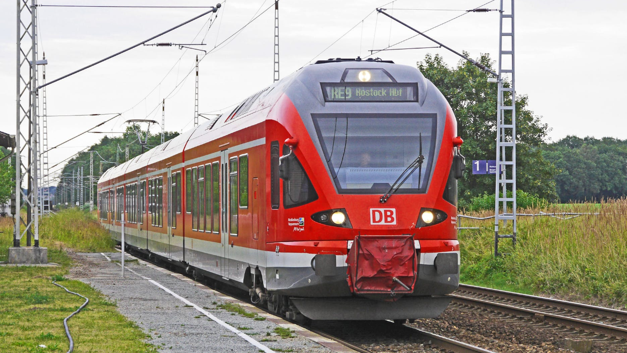 LOCOMOTIVE